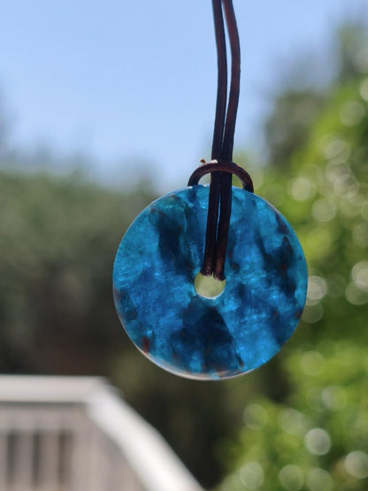 Apatit A ~ Donut 30mm ~ Edelstein Kette blau Natur Rarität Schutzsymbol Heilstein Kristall HIPPIE Boho Ethno Mann Frau Geschenk Er Sie - Art of Nature Berlin