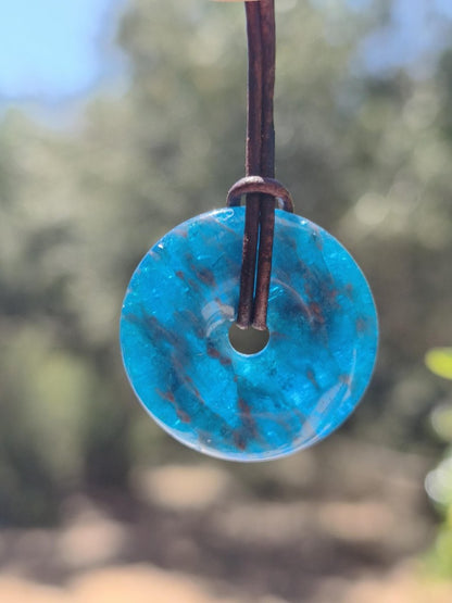 Apatit AAA ~ Donut 30mm ~ Edelstein Kette blau Natur Rarität Schutzsymbol Heilstein Kristall HIPPIE Boho Ethno Mann Frau Geschenk Er Sie - Art of Nature Berlin
