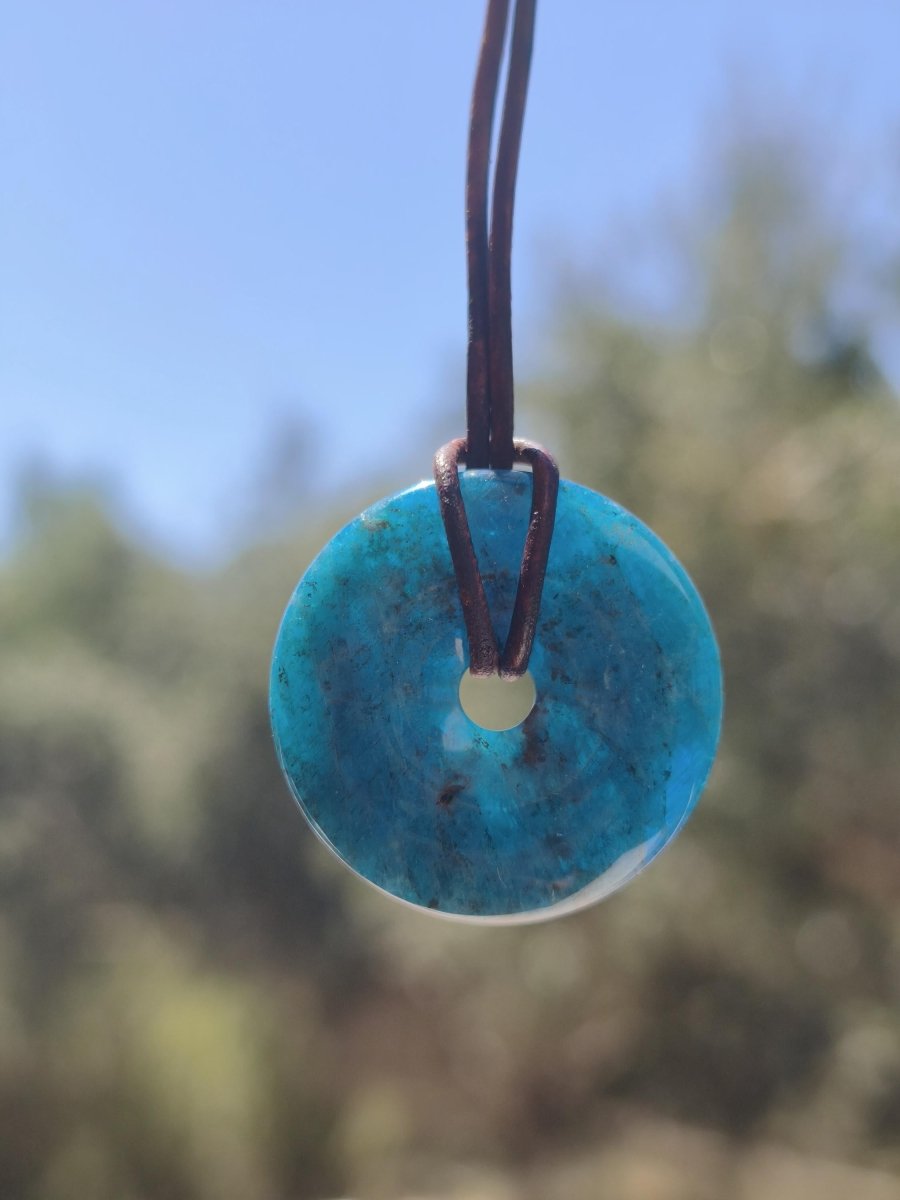 Apatit AAA ~ Donut 30mm ~ Edelstein Kette blau Natur Rarität Schutzsymbol Heilstein Kristall HIPPIE Boho Ethno Mann Frau Geschenk Er Sie - Art of Nature Berlin