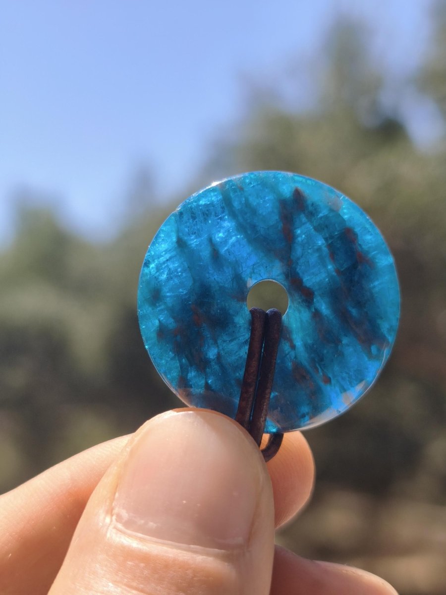 Apatit AAA ~ Donut 30mm ~ Edelstein Kette blau Natur Rarität Schutzsymbol Heilstein Kristall HIPPIE Boho Ethno Mann Frau Geschenk Er Sie - Art of Nature Berlin
