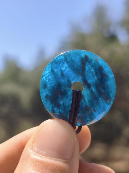 Apatit AAA ~ Donut 30mm ~ Edelstein Kette blau Natur Rarität Schutzsymbol Heilstein Kristall HIPPIE Boho Ethno Mann Frau Geschenk Er Sie - Art of Nature Berlin