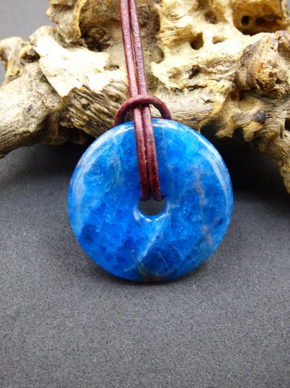 Apatit AAA ~ Donut 30mm ~ Edelstein Kette blau Natur Rarität Schutzsymbol Heilstein Kristall HIPPIE Boho Ethno Mann Frau Geschenk Er Sie - Art of Nature Berlin