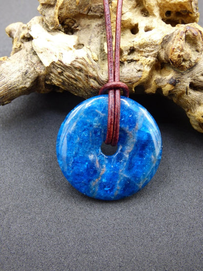 Apatit AAA ~ Donut 30mm ~ Edelstein Kette blau Natur Rarität Schutzsymbol Heilstein Kristall HIPPIE Boho Ethno Mann Frau Geschenk Er Sie - Art of Nature Berlin