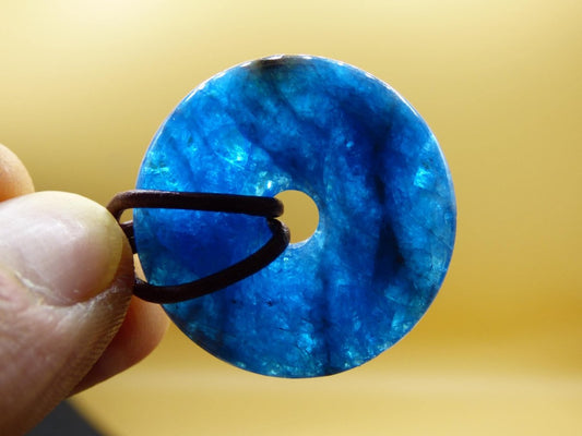 Apatit AAA ~ Donut 30mm ~ Edelstein Kette blau Natur Rarität Schutzsymbol Heilstein Kristall HIPPIE Boho Ethno Mann Frau Geschenk Er Sie - Art of Nature Berlin