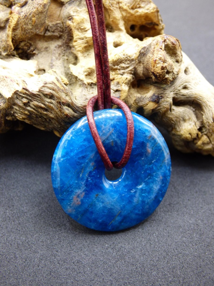 Apatit AAA ~ Donut 30mm ~ Edelstein Kette blau Natur Rarität Schutzsymbol Heilstein Kristall HIPPIE Boho Ethno Mann Frau Geschenk Er Sie - Art of Nature Berlin
