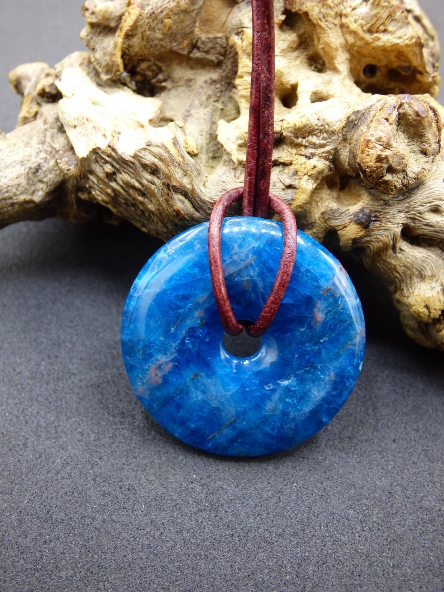 Apatit AAA ~ Donut 30mm ~ Edelstein Kette blau Natur Rarität Schutzsymbol Heilstein Kristall HIPPIE Boho Ethno Mann Frau Geschenk Er Sie - Art of Nature Berlin