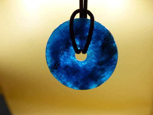 Apatit AAA ~ Donut 30mm ~ Edelstein Kette blau Natur Rarität Schutzsymbol Heilstein Kristall HIPPIE Boho Ethno Mann Frau Geschenk Er Sie - Art of Nature Berlin
