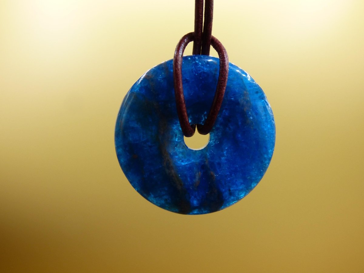 Apatit AAA ~ Donut 30mm ~ Edelstein Kette blau Natur Rarität Schutzsymbol Heilstein Kristall HIPPIE Boho Ethno Mann Frau Geschenk Er Sie - Art of Nature Berlin
