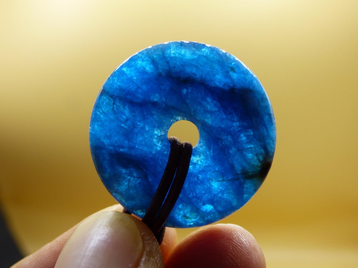 Apatit AAA ~ Donut 30mm ~ Edelstein Kette blau Natur Rarität Schutzsymbol Heilstein Kristall HIPPIE Boho Ethno Mann Frau Geschenk Er Sie - Art of Nature Berlin