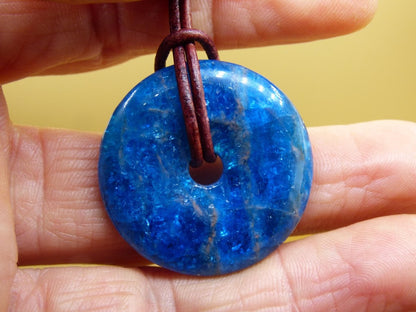 Apatit AAA ~ Donut 30mm ~ Edelstein Kette blau Natur Rarität Schutzsymbol Heilstein Kristall HIPPIE Boho Ethno Mann Frau Geschenk Er Sie - Art of Nature Berlin