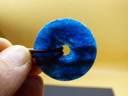 Apatit AAA ~ Donut 30mm ~ Edelstein Kette blau Natur Rarität Schutzsymbol Heilstein Kristall HIPPIE Boho Ethno Mann Frau Geschenk Er Sie - Art of Nature Berlin
