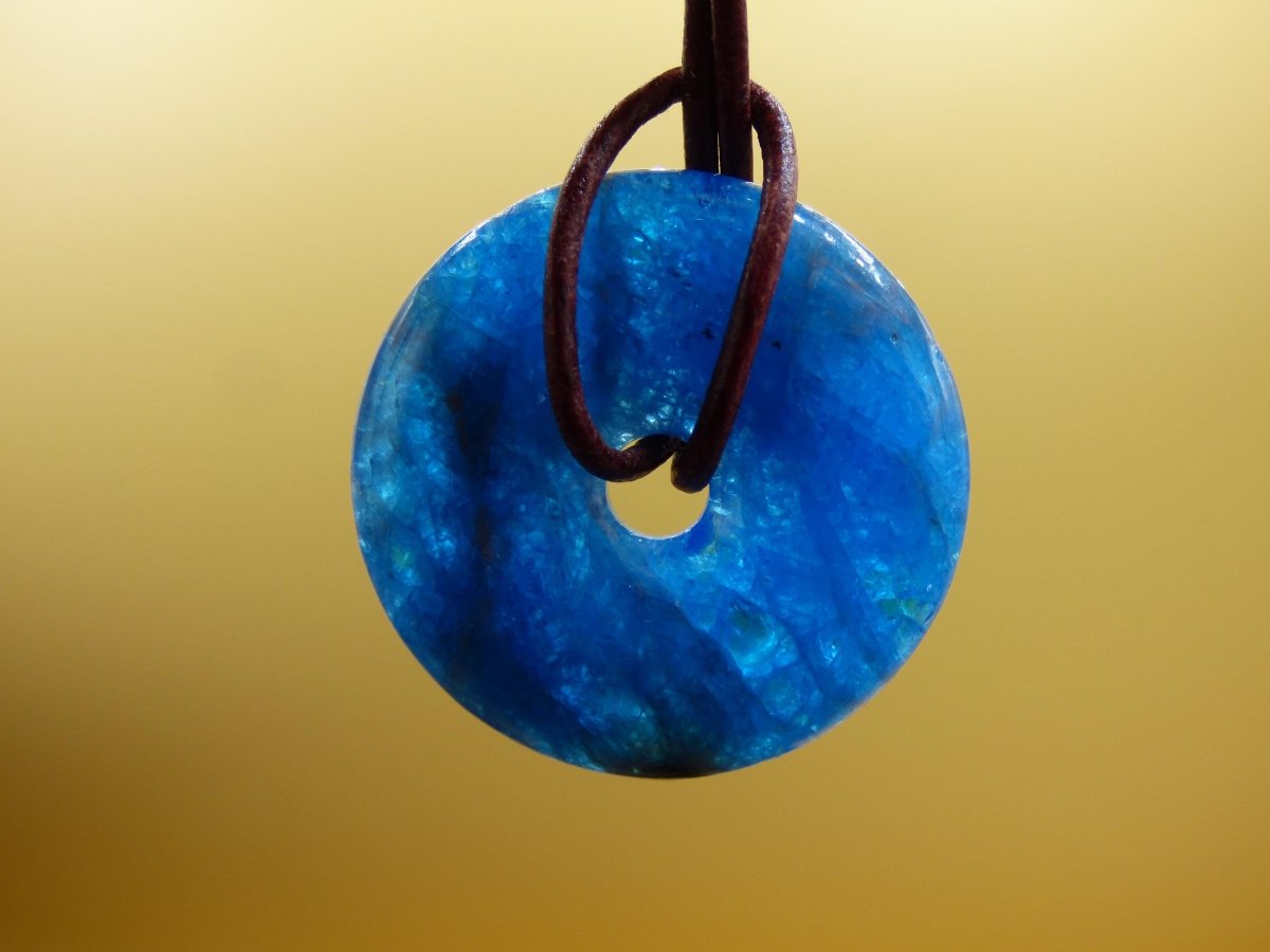 Apatit AAA ~ Donut 30mm ~ Edelstein Kette blau Natur Rarität Schutzsymbol Heilstein Kristall HIPPIE Boho Ethno Mann Frau Geschenk Er Sie - Art of Nature Berlin