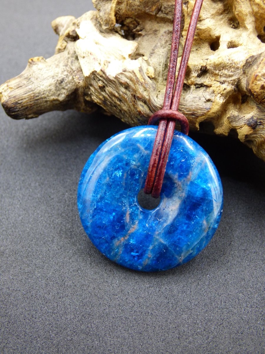 Apatit AAA ~ Donut 30mm ~ Edelstein Kette blau Natur Rarität Schutzsymbol Heilstein Kristall HIPPIE Boho Ethno Mann Frau Geschenk Er Sie - Art of Nature Berlin