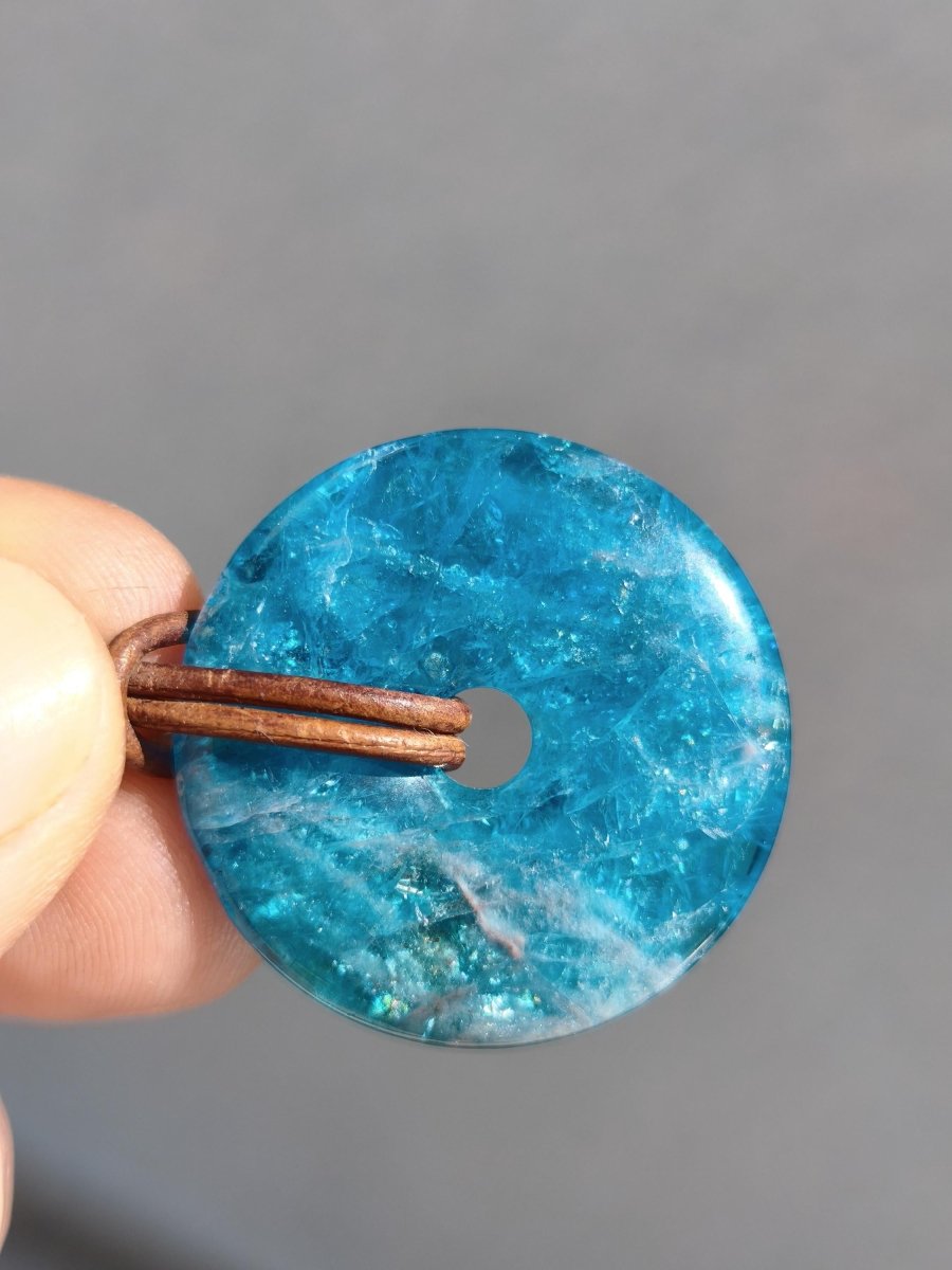 Apatit AAA Kette Donut 30mm Edelstein blau Anhänger Kristall Heilstein Kind Geschenk Natur Rarität Schutz Stein Mann Frau Er Sie transparent - Art of Nature Berlin