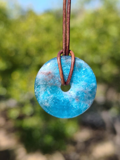 Apatit AAA Kette Donut 30mm Edelstein blau Anhänger Kristall Heilstein Kind Geschenk Natur Rarität Schutz Stein Mann Frau Er Sie transparent - Art of Nature Berlin