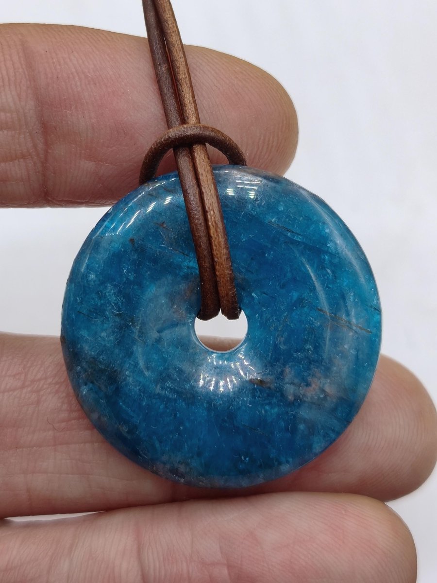 Apatit AAA Kette Donut 30mm Edelstein blau Anhänger Kristall Heilstein Kind Geschenk Natur Rarität Schutz Stein Mann Frau Er Sie transparent - Art of Nature Berlin