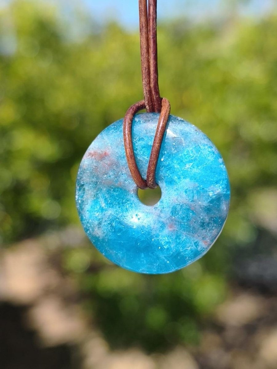 Apatit AAA Kette Donut 30mm Edelstein blau Anhänger Kristall Heilstein Kind Geschenk Natur Rarität Schutz Stein Mann Frau Er Sie transparent - Art of Nature Berlin