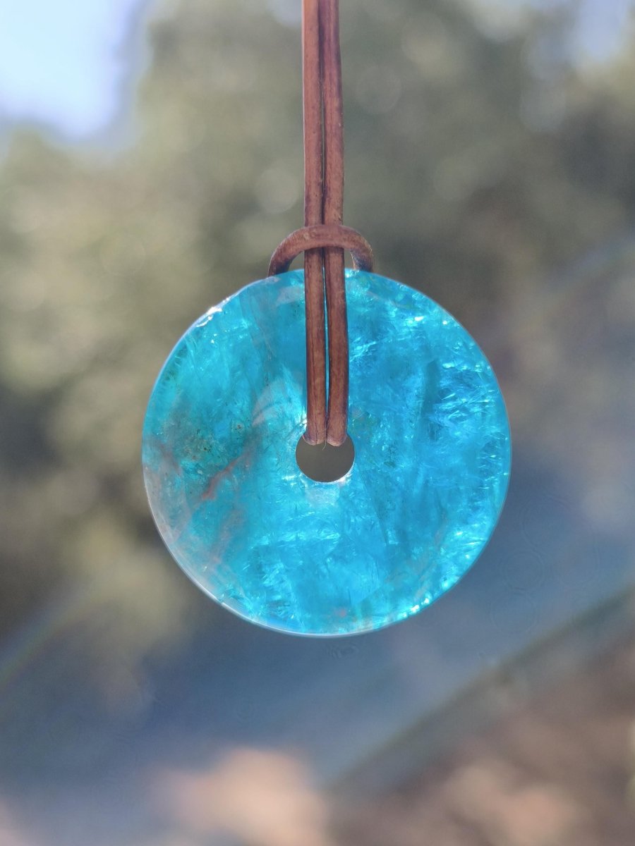 Apatit AAA Kette Donut 30mm Edelstein blau Anhänger Kristall Heilstein Kind Geschenk Natur Rarität Schutz Stein Mann Frau Er Sie transparent - Art of Nature Berlin