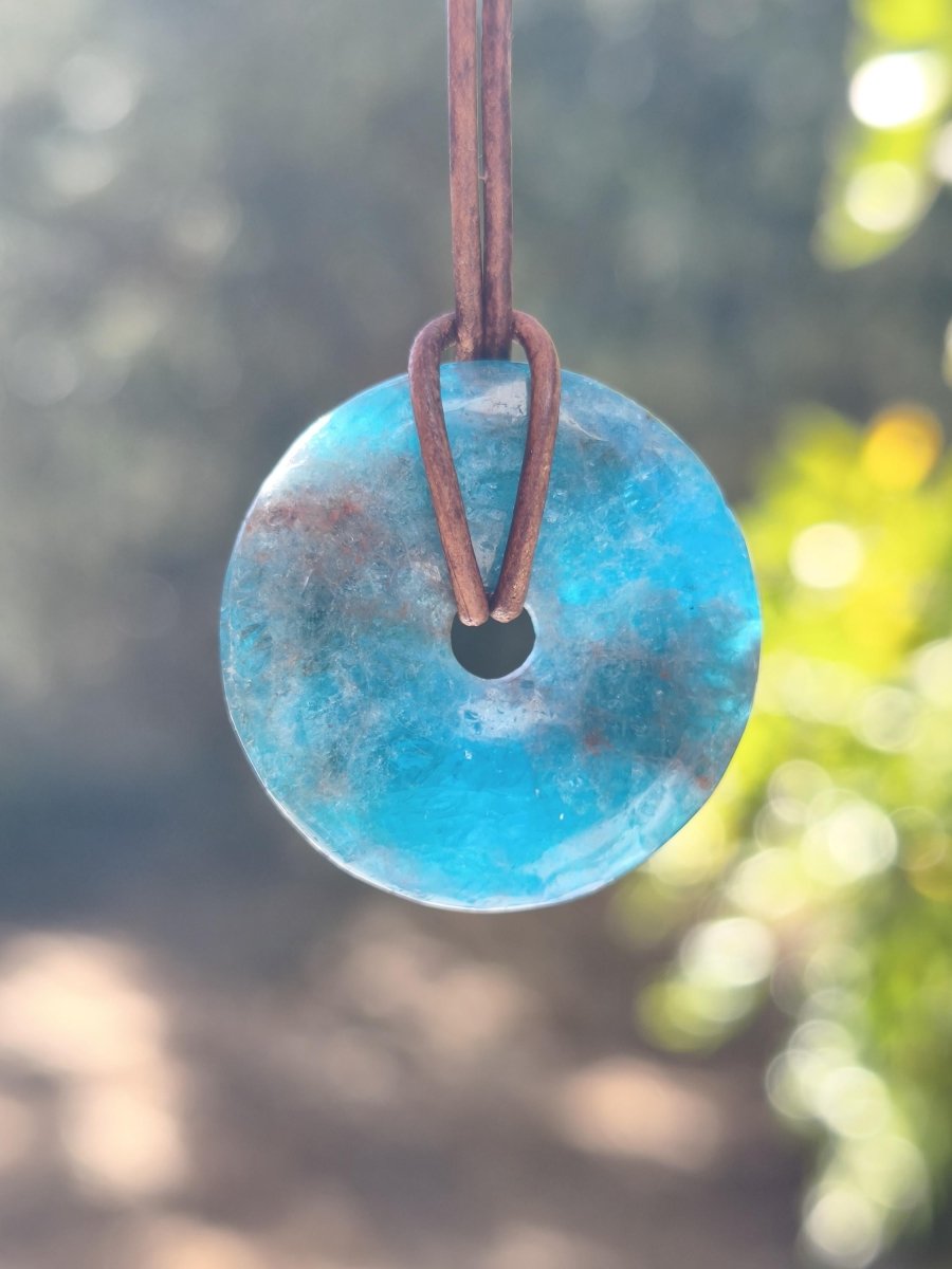 Apatit AAA Kette Donut 30mm Edelstein blau Anhänger Kristall Heilstein Kind Geschenk Natur Rarität Schutz Stein Mann Frau Er Sie transparent - Art of Nature Berlin