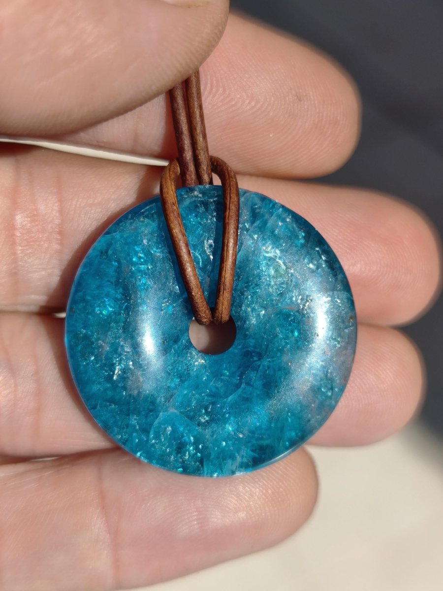 Apatit AAA Kette Donut 30mm Edelstein blau Anhänger Kristall Heilstein Kind Geschenk Natur Rarität Schutz Stein Mann Frau Er Sie transparent - Art of Nature Berlin