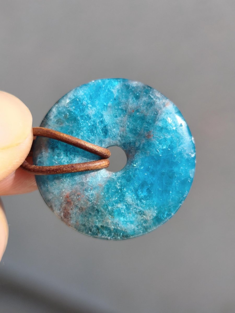 Apatit AAA Kette Donut 30mm Edelstein blau Anhänger Kristall Heilstein Kind Geschenk Natur Rarität Schutz Stein Mann Frau Er Sie transparent - Art of Nature Berlin