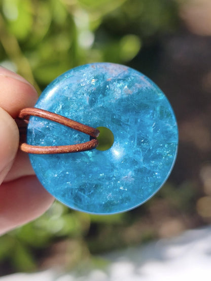 Apatit AAA Kette Donut 30mm Edelstein blau Anhänger Kristall Heilstein Kind Geschenk Natur Rarität Schutz Stein Mann Frau Er Sie transparent - Art of Nature Berlin