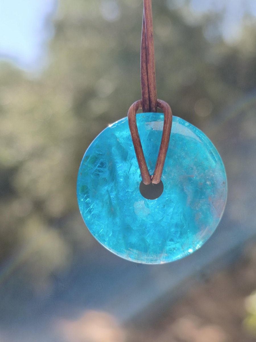 Apatit AAA Kette Donut 30mm Edelstein blau Anhänger Kristall Heilstein Kind Geschenk Natur Rarität Schutz Stein Mann Frau Er Sie transparent - Art of Nature Berlin