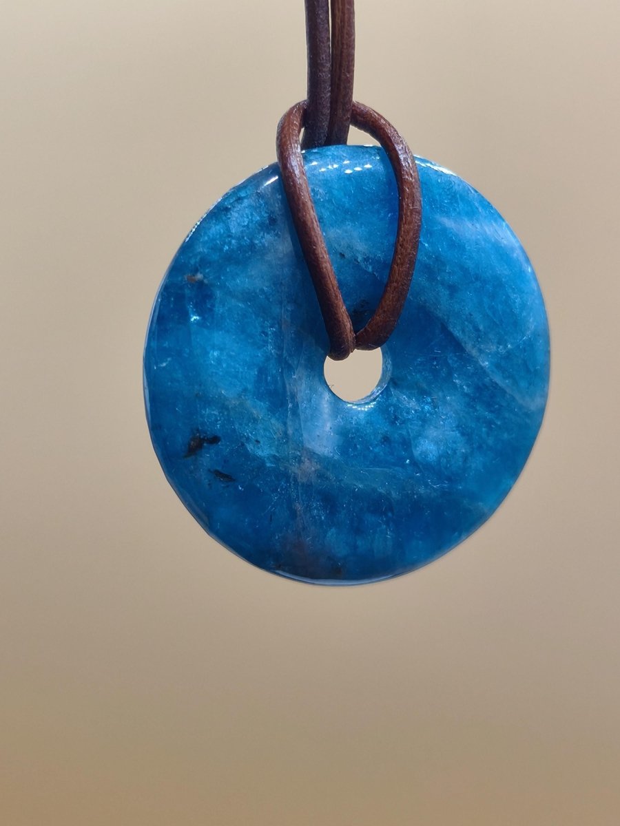 Apatit AAA Kette Donut 30mm Edelstein blau Anhänger Kristall Heilstein Kind Geschenk Natur Rarität Schutz Stein Mann Frau Er Sie transparent - Art of Nature Berlin