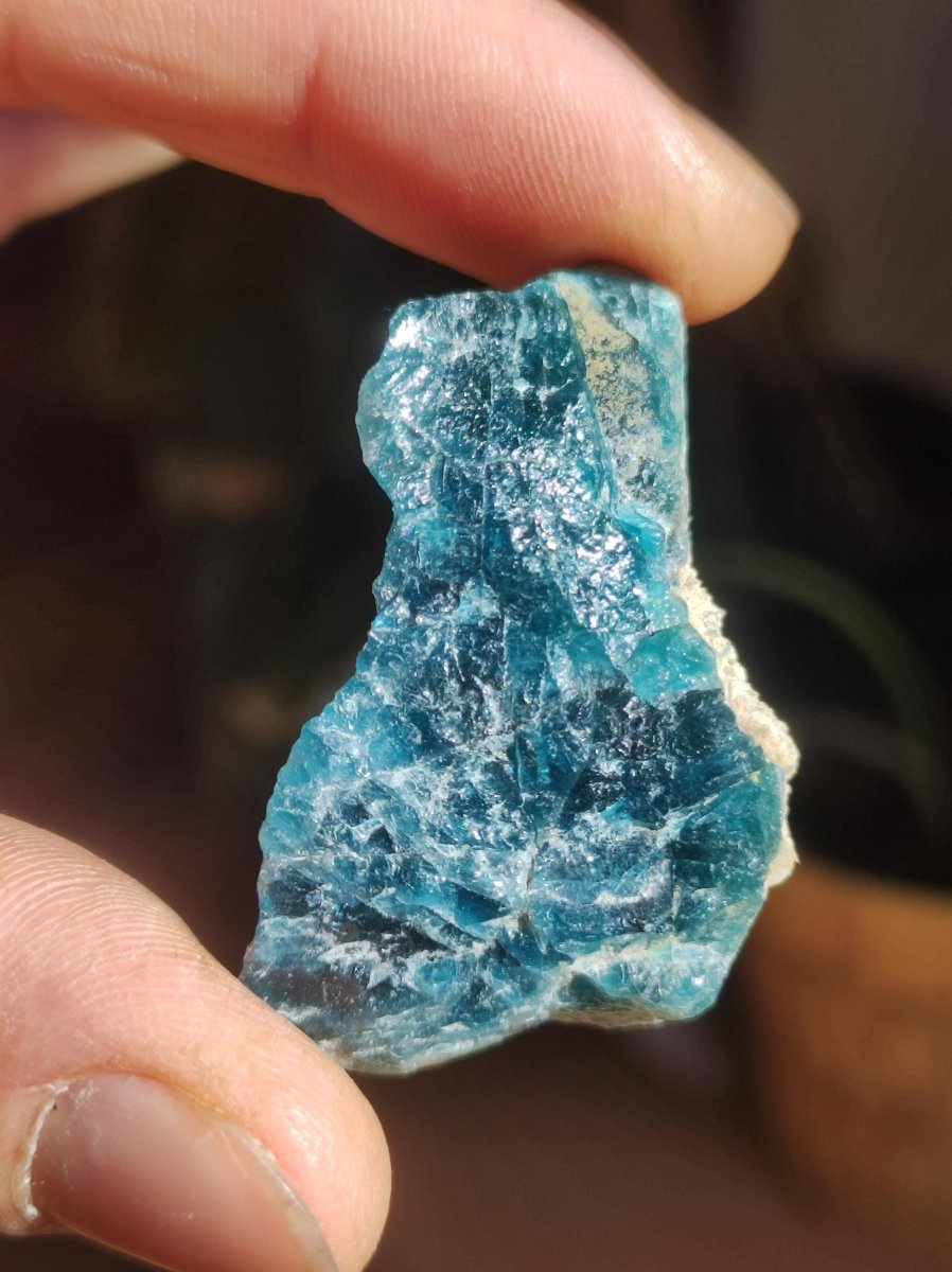 Apatit blau Stufe A Roh Auf+Entladen Edelsteine Wasserstein Trinkwasser Edelsteinwasser Chakra Heilstein Naturmedizin Energiewasser - Art of Nature Berlin