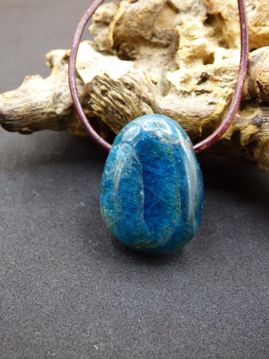 Apatit - Edelstein Kette blau Heilstein Er Sie Mann Frau Geschenk Glück Anhänger HIPPIE GOA Boho Tibet Ethno Natur Unikat - Art of Nature Berlin