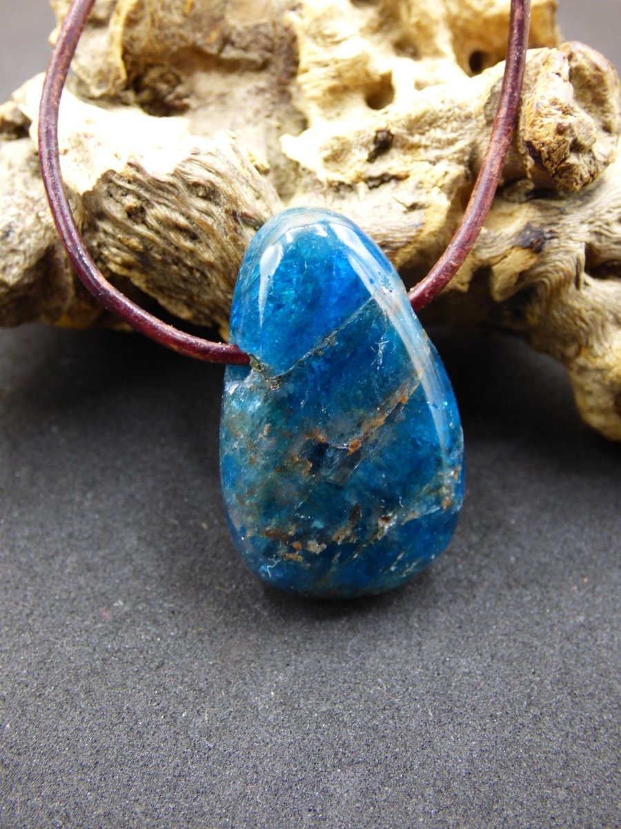 Apatit - Edelstein Kette blau Heilstein Er Sie Mann Frau Geschenk Glück Anhänger HIPPIE GOA Boho Tibet Ethno Natur Unikat - Art of Nature Berlin