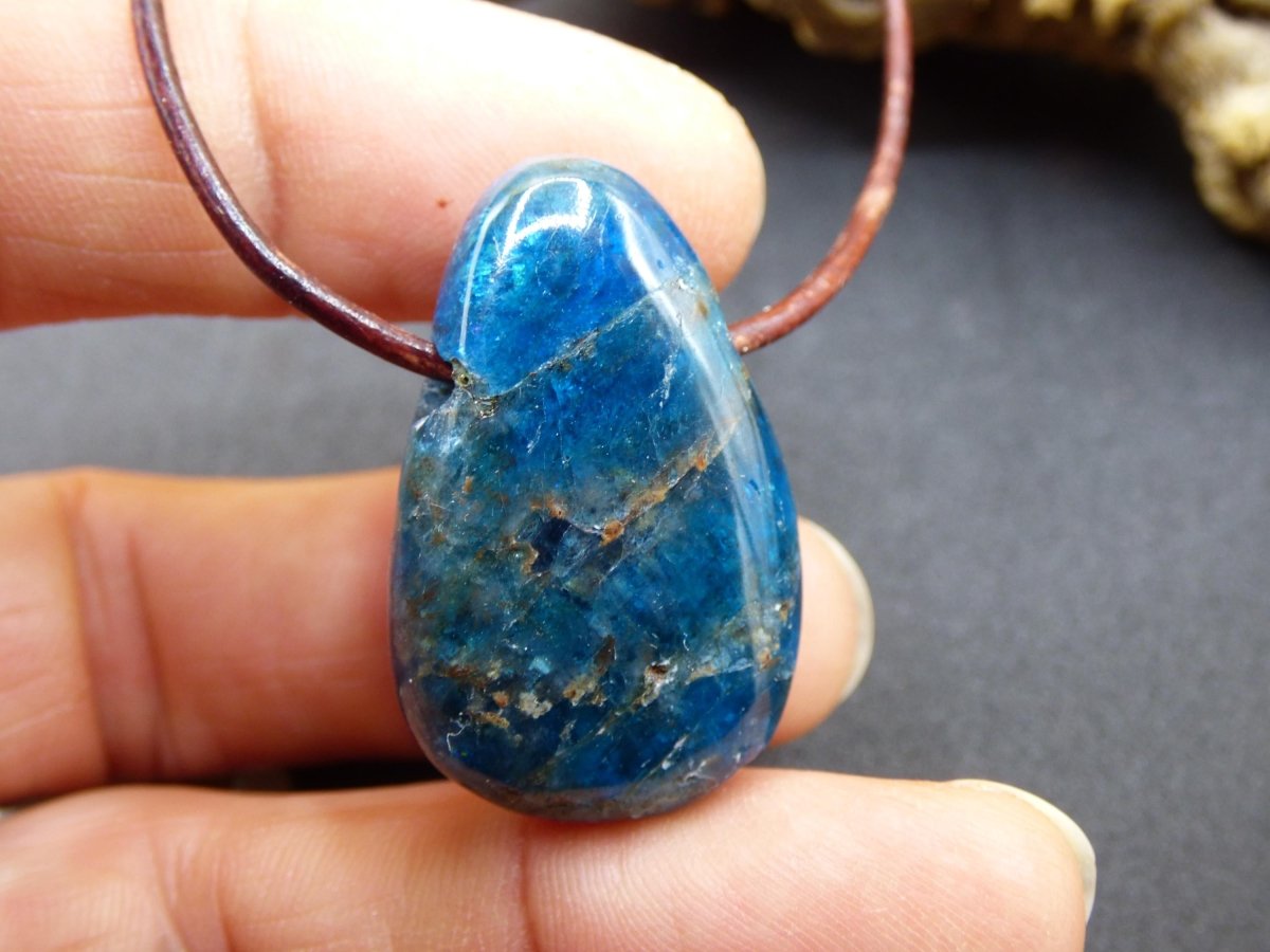 Apatit - Edelstein Kette blau Heilstein Er Sie Mann Frau Geschenk Glück Anhänger HIPPIE GOA Boho Tibet Ethno Natur Unikat - Art of Nature Berlin