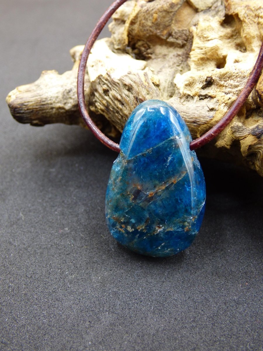 Apatit - Edelstein Kette blau Heilstein Er Sie Mann Frau Geschenk Glück Anhänger HIPPIE GOA Boho Tibet Ethno Natur Unikat - Art of Nature Berlin