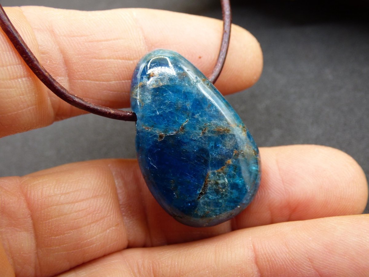 Apatit - Edelstein Kette blau Heilstein Er Sie Mann Frau Geschenk Glück Anhänger HIPPIE GOA Boho Tibet Ethno Natur Unikat - Art of Nature Berlin