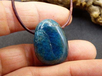 Apatit - Edelstein Kette blau Heilstein Er Sie Mann Frau Geschenk Glück Anhänger HIPPIE GOA Boho Tibet Ethno Natur Unikat - Art of Nature Berlin