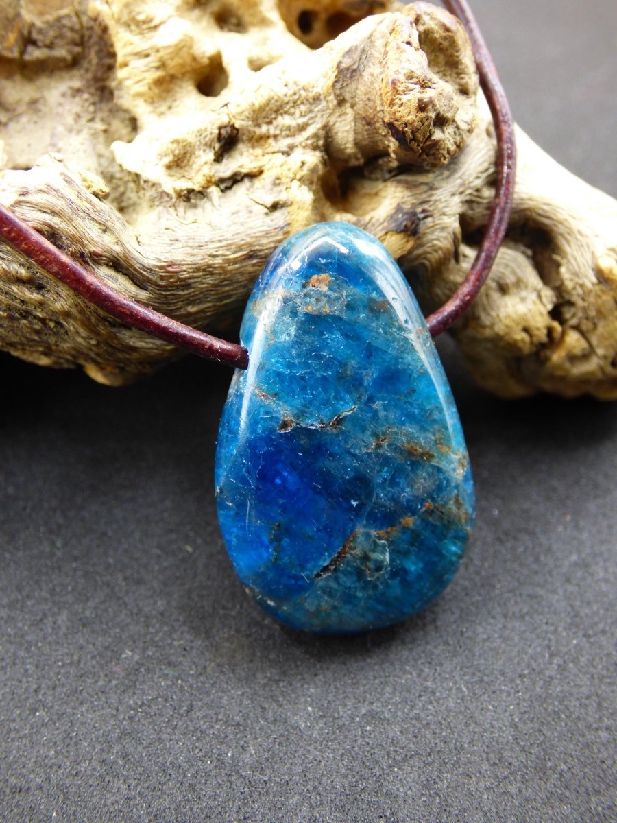 Apatit - Edelstein Kette blau Heilstein Er Sie Mann Frau Geschenk Glück Anhänger HIPPIE GOA Boho Tibet Ethno Natur Unikat - Art of Nature Berlin