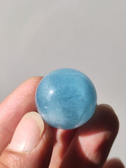 Aquamarin A - Kugel Deko Sphere Kristall blau Natur kleine Kristall Meditation ~Geschenk Freund Er Sie Freund Mineral Rarität - Art of Nature Berlin