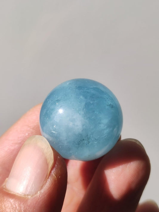 Aquamarin A - Kugel Deko Sphere Kristall blau Natur kleine Kristall Meditation ~Geschenk Freund Er Sie Freund Mineral Rarität - Art of Nature Berlin