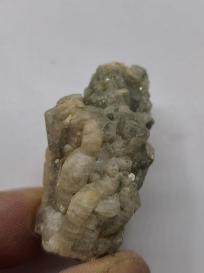 Aquamarin Beryll Kristallstufe – Blaugraue Naturkristalle – 37 mm Stufe Mineralien Sammler Heilstein Deko Brasilien - Art of Nature Berlin