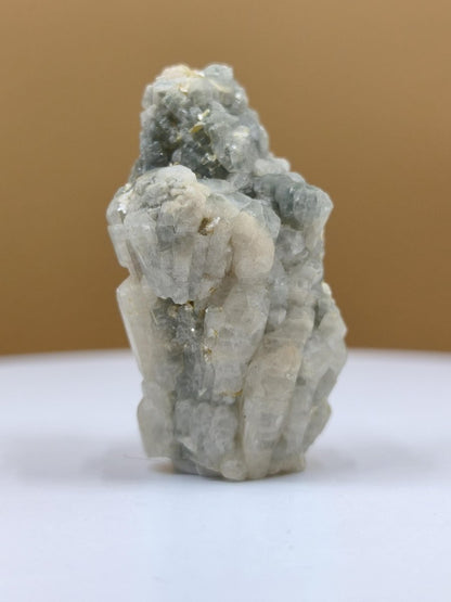 Aquamarin Beryll Kristallstufe – Blaugraue Naturkristalle – 37 mm Stufe Mineralien Sammler Heilstein Deko Brasilien - Art of Nature Berlin
