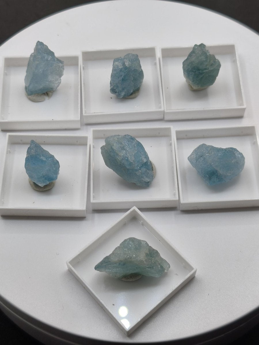 Aquamarin Rohkristall aus Sambia – Naturbelassener blauer Beryll Stufe Mineralien Sammler Heilstein Deko Geschenk Kristall - Art of Nature Berlin