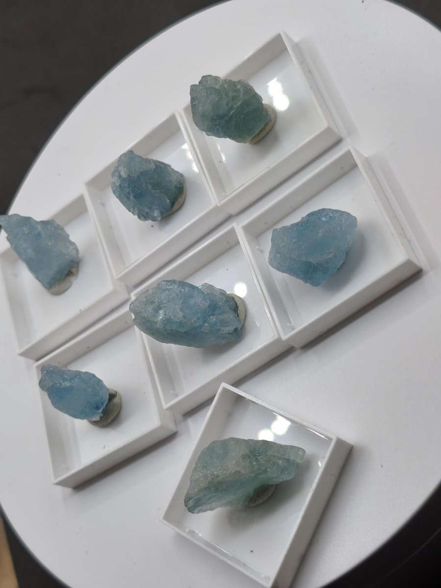 Aquamarin Rohkristall aus Sambia – Naturbelassener blauer Beryll Stufe Mineralien Sammler Heilstein Deko Geschenk Kristall - Art of Nature Berlin