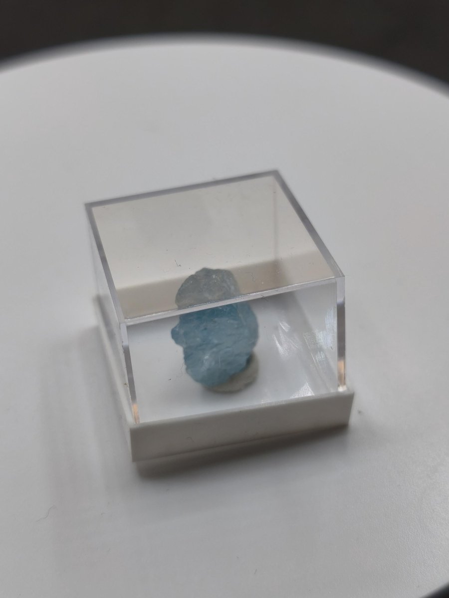 Aquamarin Rohkristall aus Sambia – Naturbelassener blauer Beryll Stufe Mineralien Sammler Heilstein Deko Geschenk Kristall - Art of Nature Berlin