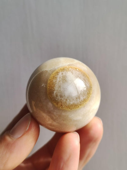 Aragonit "Caoti" gelb ~ Magische Edelstein Kugel Massage & Deko Sphere Crystal Spielkugel Meditation ~HIPPIE ~GOA Boho Heilstein Naturschatz - Art of Nature Berlin