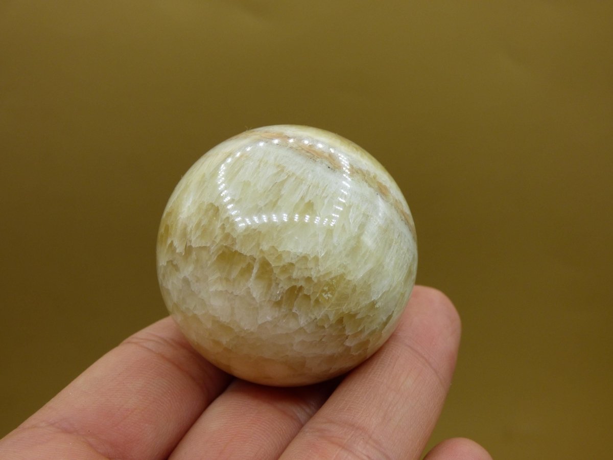 Aragonit "Caoti" gelb ~ Magische Edelstein Kugel Massage & Deko Sphere Crystal Spielkugel Meditation ~HIPPIE ~GOA Boho Heilstein Naturschatz - Art of Nature Berlin
