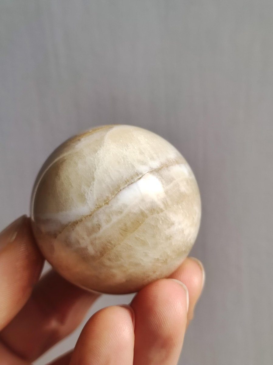 Aragonit "Caoti" gelb ~ Magische Edelstein Kugel Massage & Deko Sphere Crystal Spielkugel Meditation ~HIPPIE ~GOA Boho Heilstein Naturschatz - Art of Nature Berlin