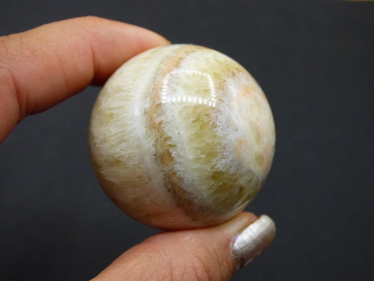 Aragonit "Caoti" gelb ~ Magische Edelstein Kugel Massage & Deko Sphere Crystal Spielkugel Meditation ~HIPPIE ~GOA Boho Heilstein Naturschatz - Art of Nature Berlin