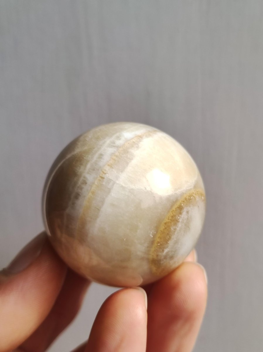 Aragonit "Caoti" gelb ~ Magische Edelstein Kugel Massage & Deko Sphere Crystal Spielkugel Meditation ~HIPPIE ~GOA Boho Heilstein Naturschatz - Art of Nature Berlin