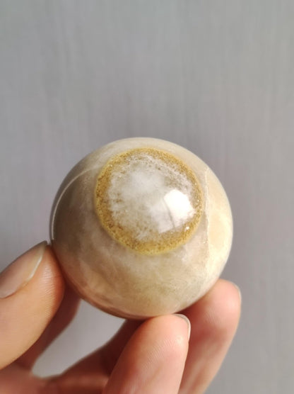 Aragonit "Caoti" gelb ~ Magische Edelstein Kugel Massage & Deko Sphere Crystal Spielkugel Meditation ~HIPPIE ~GOA Boho Heilstein Naturschatz - Art of Nature Berlin