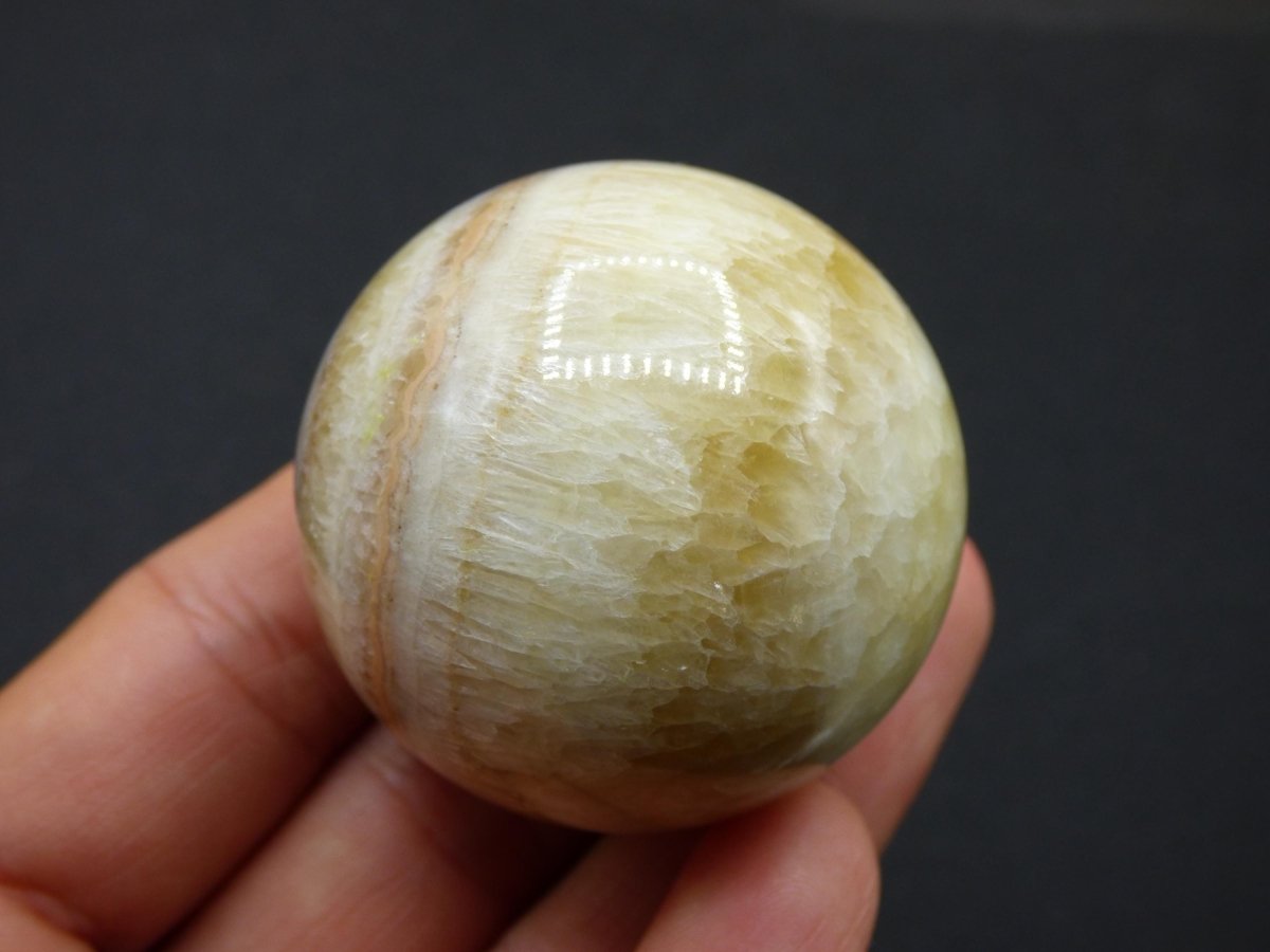Aragonit "Caoti" gelb ~ Magische Edelstein Kugel Massage & Deko Sphere Crystal Spielkugel Meditation ~HIPPIE ~GOA Boho Heilstein Naturschatz - Art of Nature Berlin